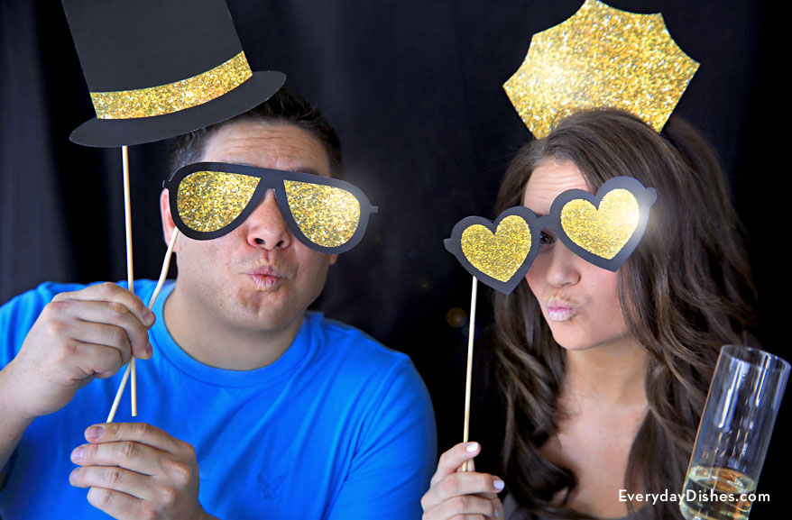 New Year's Eve photo booth props - Everyday Dishes & DIY