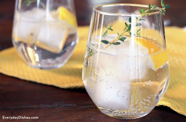 Sparkling Lemon Gin Cocktail Recipe with Fresh Thyme