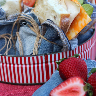 DIY denim sandwich wrap napkins to make your picnic more unique.