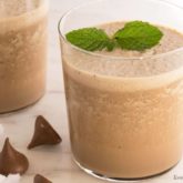Two glasses of mint mudslide, garnished with mint.