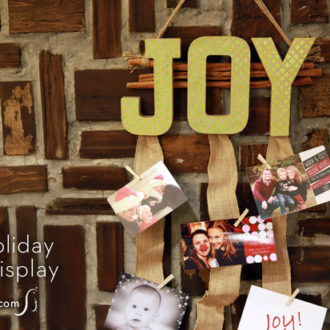 Easy DIY hanging card display for your holiday greetings