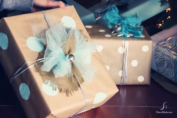 easy christmas gift-wrapping-ideas-cherylstyle-cheryl-najafi-B1