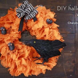 A cute DIY Halloween burlap wreath to greet trick-or-treaters