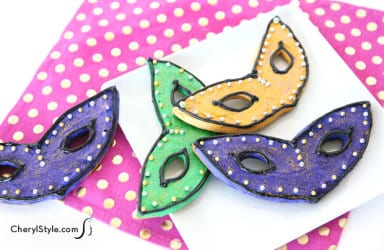 Decorated Mardi Gras mask cookies