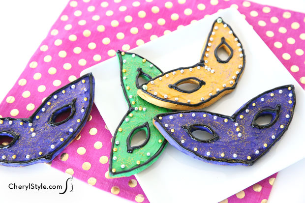 Some cute decorated Mardi Gras mask cookies.