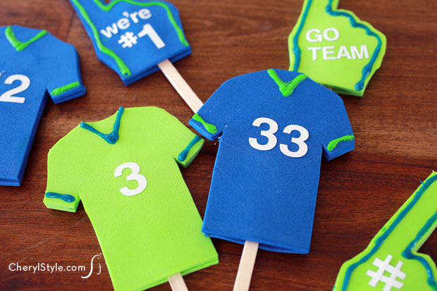 DIY game day toppers to cheer your team on! | everydaydishes.com
