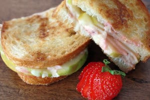 gruyere green apple grilled cheese sandwich with strawberry vinaigrette | everydaydishes.com