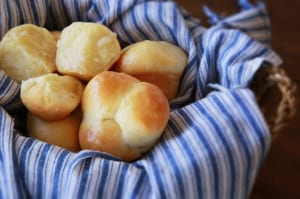 clover shaped yeast dinner rolls | Everyday Dishes & DIY.com