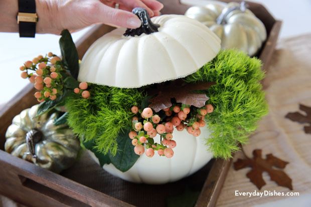 White pumpkin centerpiece for your holiday table