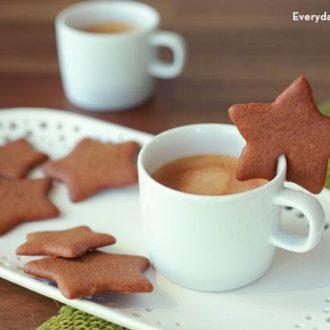 Star-shaped gingerbread cookies with candied ginger