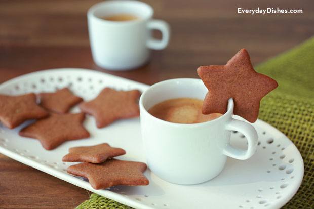 Star-shaped gingerbread cookies with candied ginger