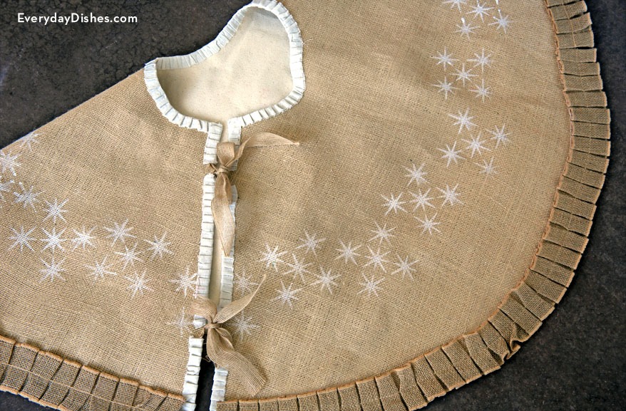 How to make a stenciled burlap tree skirt