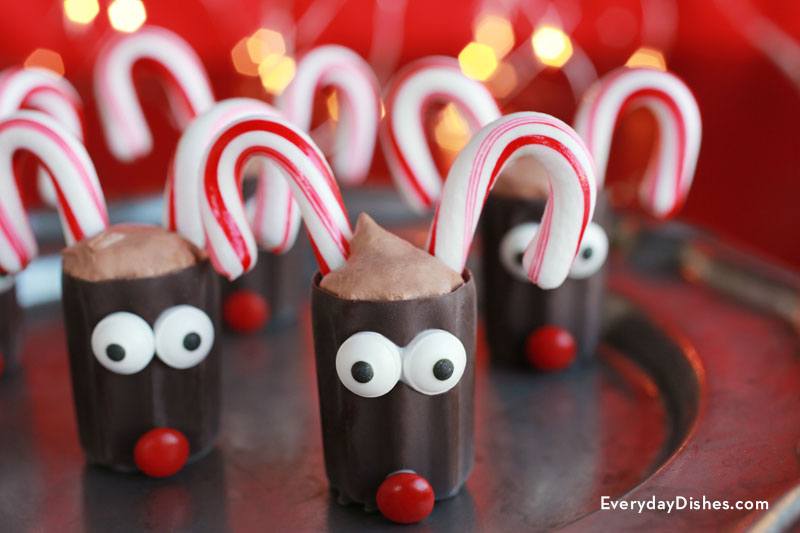 https://everydaydishes.com/wp-content/uploads/2013/12/chocolate-reindeer-cups-everydaydishes-H.jpg