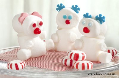 A trio of marshmallow polar bears, a fun holiday party treat