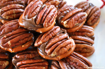 Easy pretzel turtles recipe