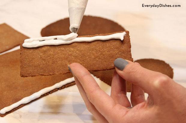 Gingerbread sleigh decoration recipe with printable template
