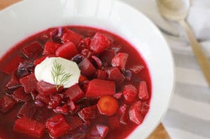 This hearty #vegetarian #borscht recipe goes from stovetop to table within an hour. recipe on www.Everyday Dishes & DIY.com