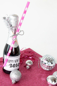 It’s champagne toasts and midnight kisses for all! Round up mini bottles of bubbly for everyone and print labels to help you ring in 2014. Create a little extra flair with decorative straws and you will have an unforgettable NYE beverage or party favor for each of your pals! For instructions and a #free label #printable, visit Everyday Dishes & DIY.com