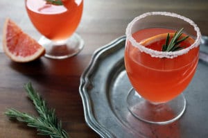 Rosemary is the secret ingredient in this festive cocktail. With a super simple-to-make simple syrup and a few sprigs of rosemary, you’ll have a unique and effervescent cocktail that’s worthy of the most elegant holiday party. Get this #RubyRedGrapefruit & vodka #cocktail at Everyday Dishes & DIY.com