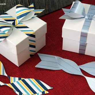 Printable Christmas bows for gifts.