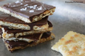 Sweet and salty chocolate bark made with saltine crackers