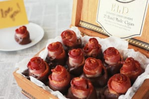 Make roses out of yummy #bacon, dip them in silky smooth #chocolate and arrange them in a cigar box for the perfect homemade Father's Day gift.