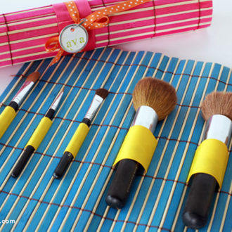 A DIY rolled makeup brush holder for traveling.