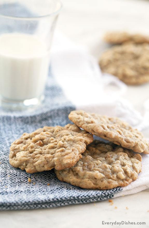 Chewy Oatmeal Toffee Cookies Recipe