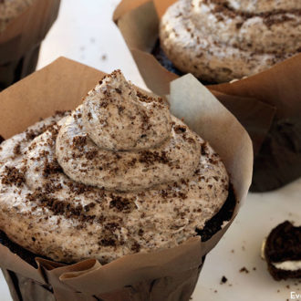 A batch of delicious cookies n cream cupcakes.