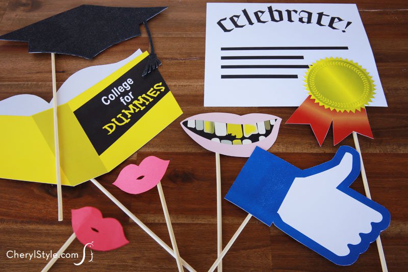 snap fun #graduation pics with #PhotoBooth props! print, cut & done!  |  free #printable on Everyday Dishes & DIY.com