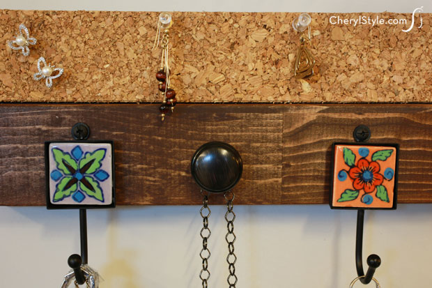 #DIY hanging jewelry #organizer | instructions on Everyday Dishes & DIY.com