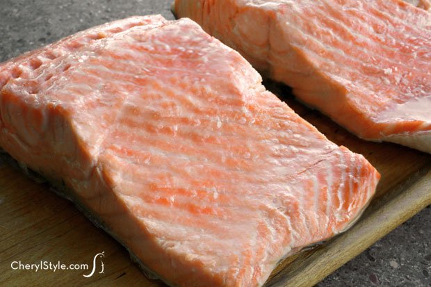Quick and easy poached salmon, an easy dinner.