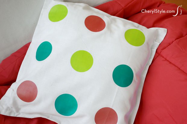 Make a super cute and easy printable pillow transfer! Just iron on!