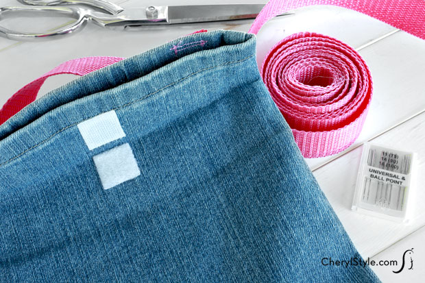 Turn your old blue jeans into a stylish and inexpensive DIY lunch bag!
