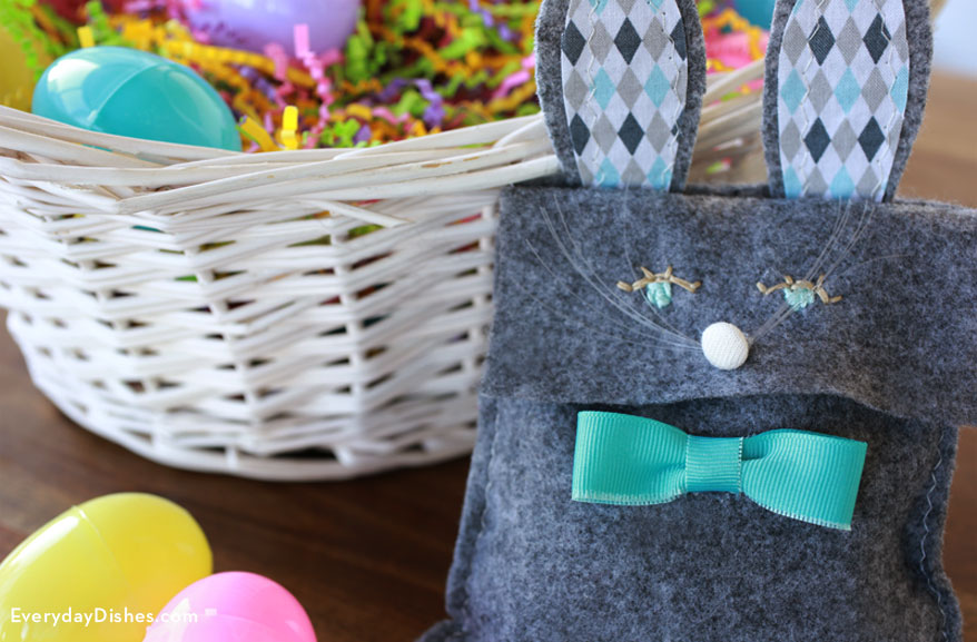 Felt Easter bunny bags craft