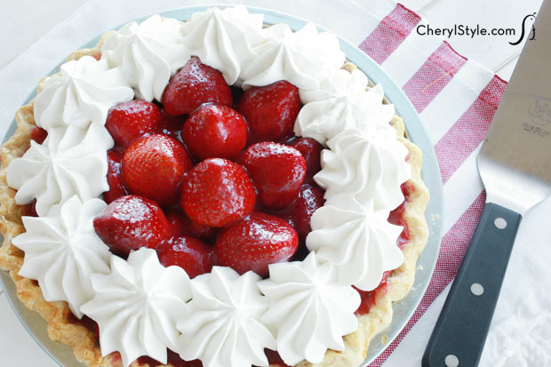 Grab a slice of American pie with this fresh strawberry pie recipe!
