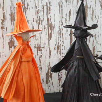 DIY dyed cornhusk witches, an impressive Halloween decoration!