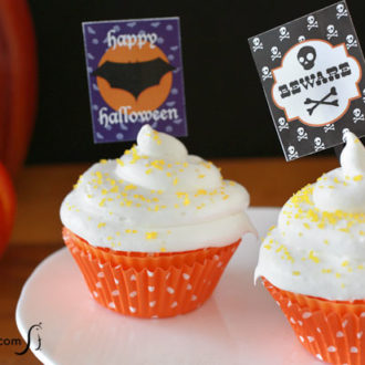 Two cupcakes topped with easy DIY Halloween cupcake toppers!