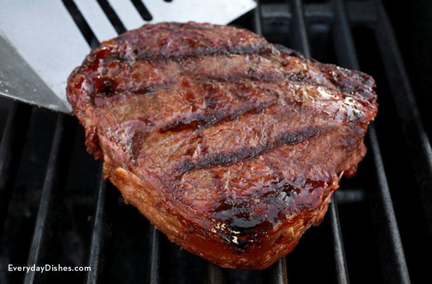 https://everydaydishes.com/wp-content/uploads/2014/05/perfectly-grilled-steak-everydaydishes_com-H.jpg