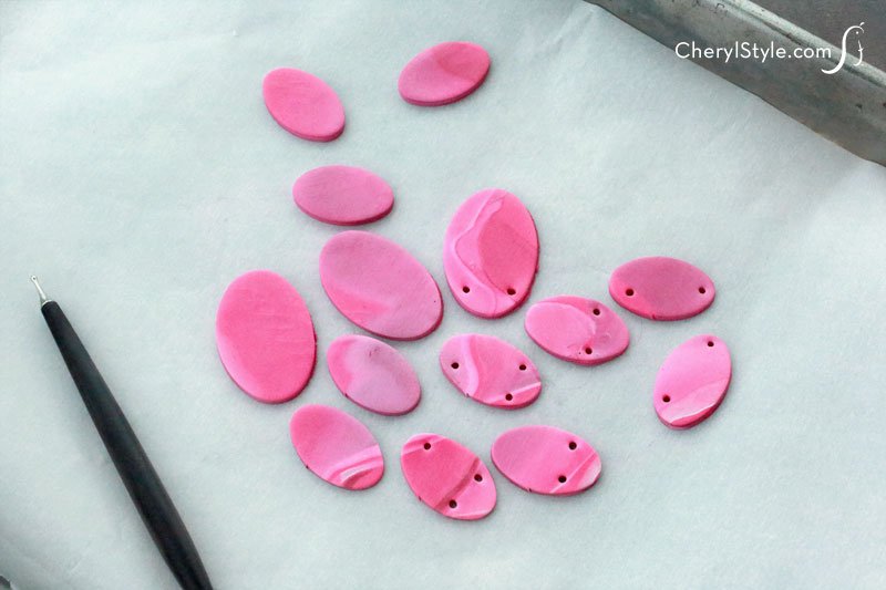 This Sculpey clay necklace is beautiful and easy to make!