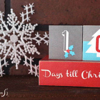Easy-to-make DIY wooden Christmas countdown blocks.
