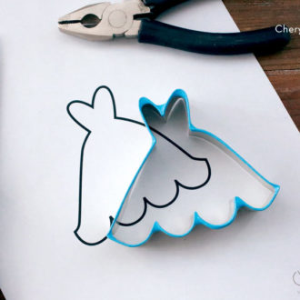 Some cute DIY wedding cookie cutters, great for cookies for your wedding or bridal shower.