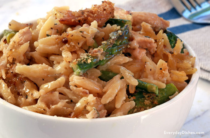 A bowl of baked cheesy orzo with chicken, the perfect dinner.
