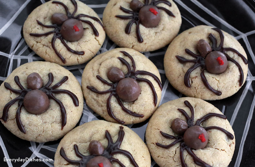 Halloween fun foods | spider cookies