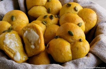 Pumpkin cloverleaf rolls recipe