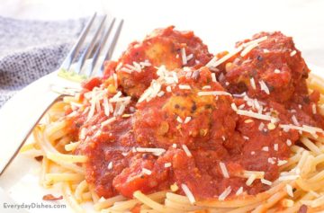 Slow Cooker Gluten-Free Turkey Quinoa Meatballs Recipe