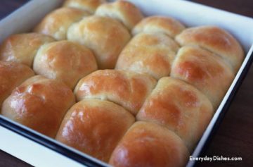 Mama’s homemade yeast rolls