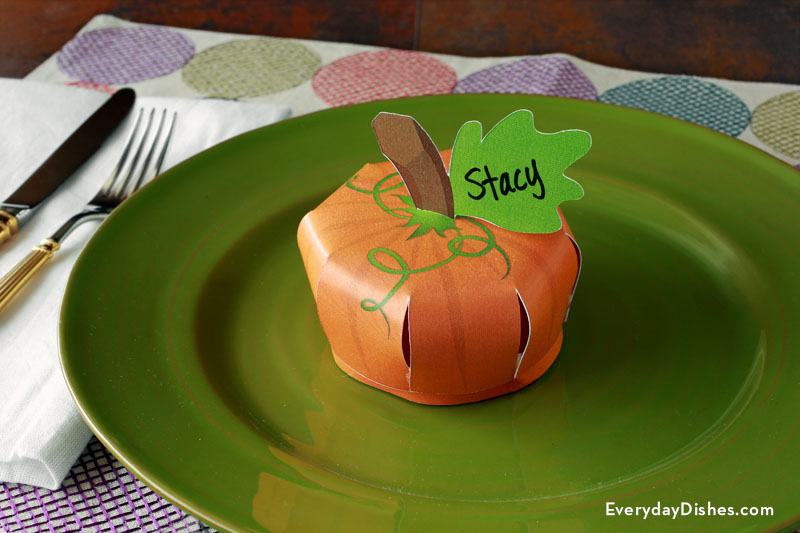 Printable pumpkin place card that doubles as a treat box