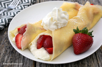 Fast, easy and delicious strawberry crepes
