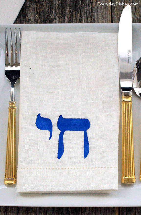 Hanukkah stenciled napkin craft